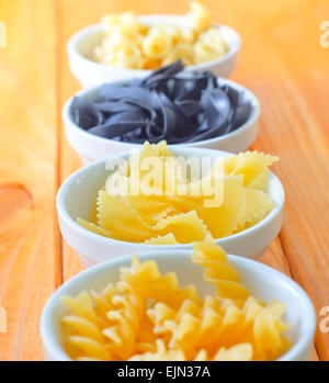 Rohe Nudeln, verschiedenen Kaind von Farbe pasta Stockfoto