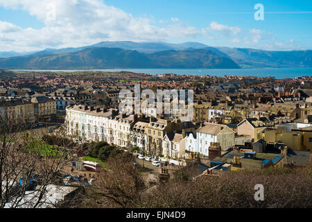 Die Waliser resort Stadt von Llandudno gesehen von den Great Orme mit Snowdonia in Hintergrund, Wales, Großbritannien Stockfoto