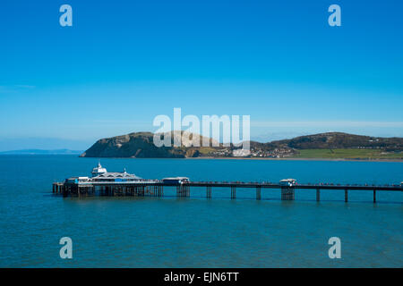 Llandudno Pier und Little Orme gesehen von Great Orme, Conwy, Wales, UK Stockfoto