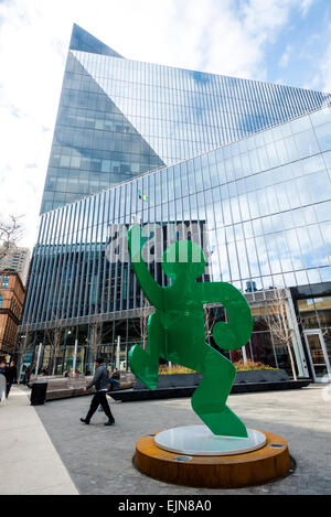 New York, NY - Skulptur 28. März 2014 mit dem Titel "Selbstporträt" von Keith Haring im Astor Place © Stacy Walsh Rosenstock/Alamy Stockfoto