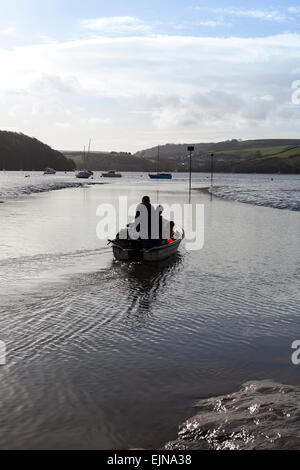 Fluss Dart, Fluss, Dart, Devon, Dartmouth, Küste, Küste, Stadt, Häuser, Felsen, Liegeplätze, Bäume, Feld, Süden, Hafen, Kingswear, En Stockfoto