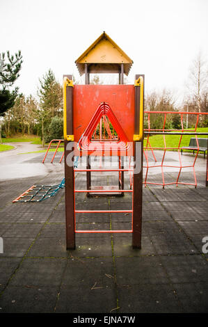 Klettergerüst im Gange ein Kinderpark. Stockfoto