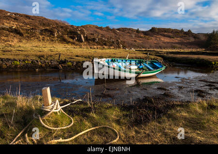 Hölzerne Klinker gebaut Fischerboot bei Lackbeg, in der Nähe von Burtonport, County Donegal, Irland Stockfoto