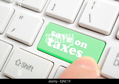 Grün sparen Steuern-Taste auf der Tastatur drücken Stockfoto