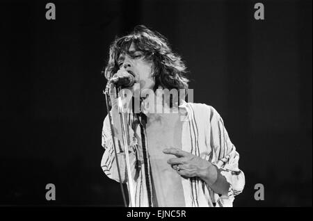 Die Rolling Stones Konzert in Hemisfair Plaza Arena & Convention Center, San Antonio, Texas. Mick Jagger auf der Bühne. 4. Juni 1975. Stockfoto