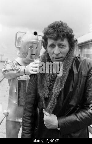 Photocall zu neuen Arzt, Schauspieler Tom Baker - 4. Arzt - im Bild mit einem deute, 15. Februar 1974 einzuführen. Stockfoto