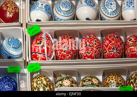 Traditionelle Ostereier in Papierbox Prager ostermarkt Tschechische Republik, Europa Stockfoto
