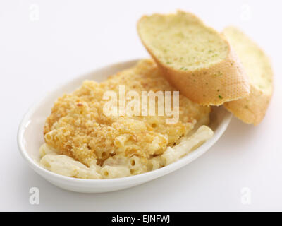 Mahlzeit Makkaroni Käse und Knoblauch Brot Stockfoto