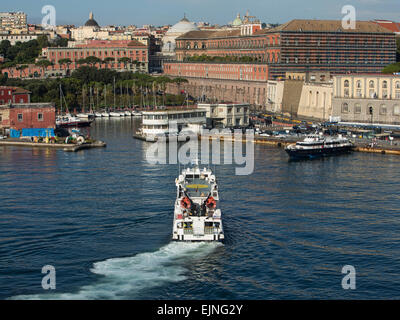 Neapel Fähre Boot terminal Stadtzentrum Stockfoto