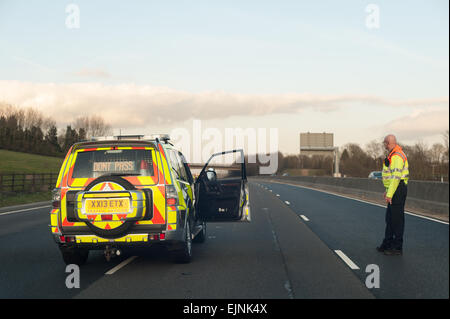 Schließung der Autobahn M25 27 März als kein Standstreifen jetzt eine 4 spurige Straße, die so ein Unfall auf der Autobahn bei Joh 6, 5 geschlossen können Stockfoto