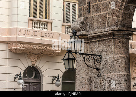 Ecke des prächtigen Palacio de Los Marqueses de Arcos Gebäude in Alt-Havanna-Kuba Stockfoto