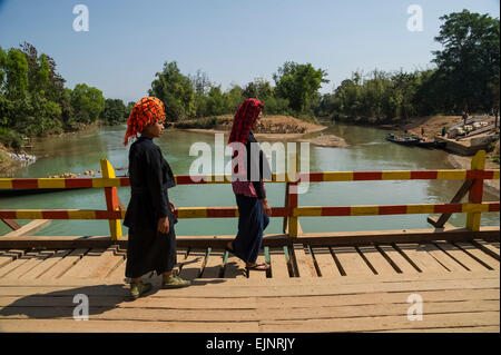 Szene aus Inle-See, Damen aus der Pa-oh Bergvolk Stockfoto