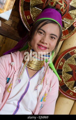 Szene aus Inle-See, Damen aus der Palung Hilltribe Stockfoto