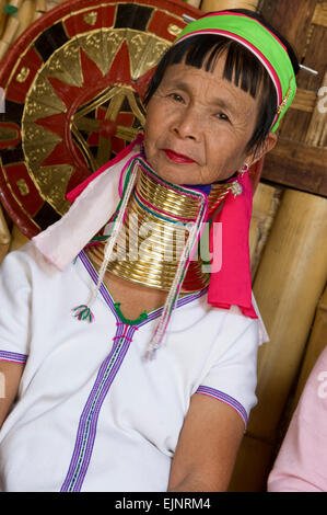 Szene aus Inle-See, Damen aus der Palung Hilltribe Stockfoto