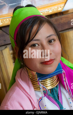 Szene aus Inle-See, Damen aus der Palung Hilltribe Stockfoto