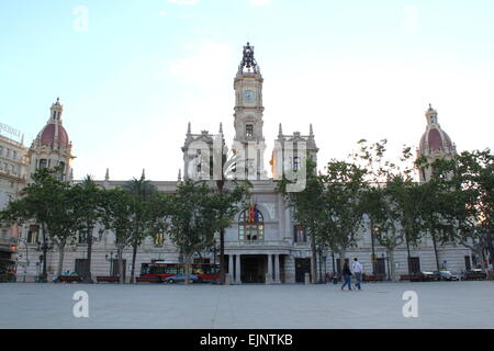 Rathaus (Ayuntamiento oder l'Ajuntament) am Plaza del Ayuntamiento in Valencia, Spanien Stockfoto