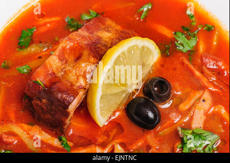 Russische und ukrainische Suppe Soljanka Stockfoto