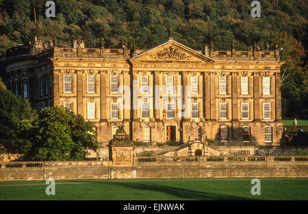 Chatsworth House Derbyshire Fassade der Derbyshire Statue des Herzogs und der Herzogin von Devonshire, Derbyshire, England, Großbritannien, GB, Europa Stockfoto