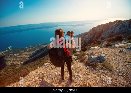 Frau an der Spitze der Insel reisen Stockfoto