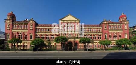 Britische Kolonialzeit Palast in Yangon, Myanmar. Stockfoto