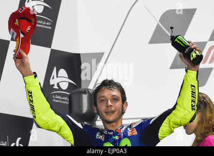 Losail, Doha, Katar. 29. März 2015. Valentino Rossi (Movistar Yamaha) feiern den ersten Platz beim Commercial Bank grand Prix von Katar Credit: Gaetano Piazzolla/Alamy Live News Stockfoto