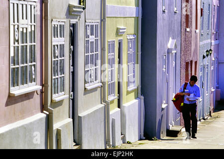 Männliche Briefträger Post. Hastings. East Sussex. England. UK Stockfoto