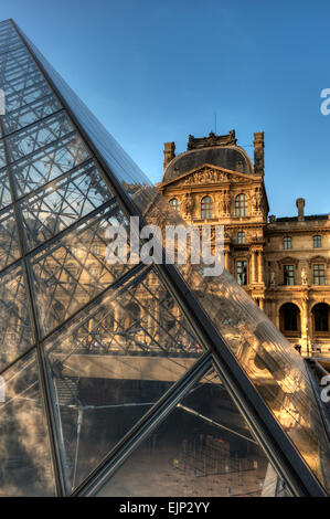 Pyramide am Louvre Museum in Paris, Ile de Paris, Frankreich, Europa | Pyramide im Museum Louvre Paris Il de Paris Frankreich Europa Stockfoto