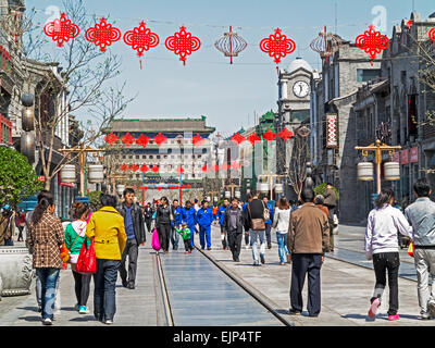 China, Peking, gebaute neu historisch Themen traditionelle Straße für Touristen am Qianmen Stockfoto