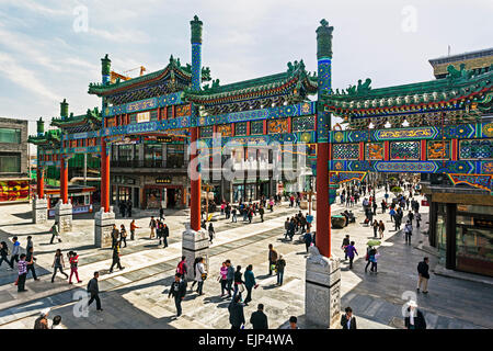 China, Peking, gebaute neu historisch Themen traditionelle Straße für Touristen am Qianmen Stockfoto