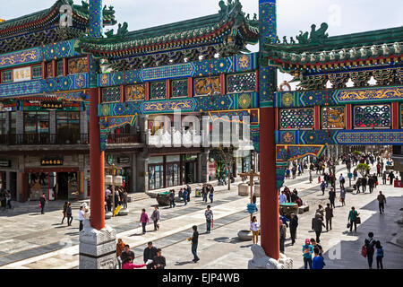 China, Peking, gebaute neu historisch Themen traditionelle Straße für Touristen am Qianmen Stockfoto