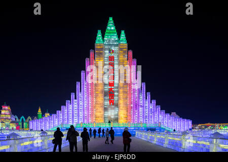 Spektakulär beleuchtete Eisskulpturen, Harbin Ice and Snow Festival, Provinz Heilongjiang, China Stockfoto