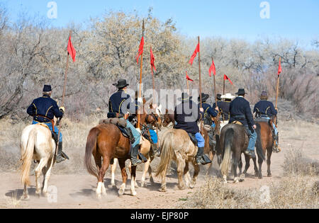 Union Armee Kavallerie auf der Bewegung, Bürgerkrieg Reenactment, in der Nähe von Socorro, New Mexico USA Stockfoto