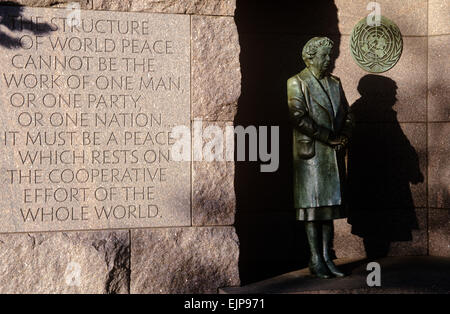 Eine Skulptur von First Lady Eleanor Roosevelt auf dem Franklin Delano Roosevelt Memorial, Washington D.C., USA. Stockfoto
