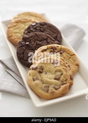 Choc Chip Cookies Kekse weiß und braun Stockfoto