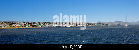 Panorama von Port Stanley vom Meer Falkland-Inseln Stockfoto