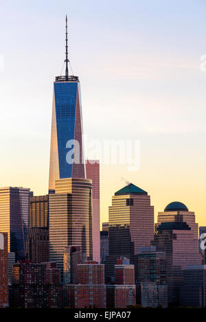 One World Trade Center und die Innenstadt von Manhattan über den Hudson River, New York, Manhattan, Vereinigte Staaten von Amerika Stockfoto