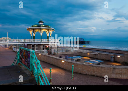 Abend auf Brighton Seafront, East Sussex, England. Stockfoto