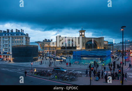 Kings Cross Station-London-UK-Abend Stockfoto