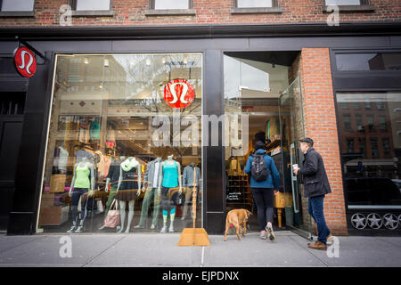 Ein Lululemon Athletica speichern im angesagten Meatpacking District in New York auf Freitag, 27. März 2015. Lululemon Athletica gab vor kurzem eine Netto-Einnahmen Plus von 16 Prozent im vierten Quartal, schlägt Erwartungen.  (© Richard B. Levine) Stockfoto