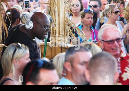 Britischer DJ Carl Cox spielt Funk & Soul Party auf Ibiza mit Sand: Carl Cox wo: Ibiza, Spanien: 25 Sep 2014 Stockfoto