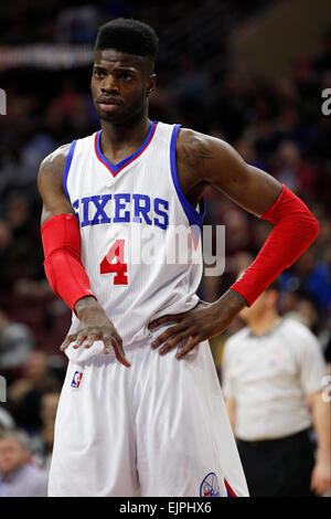 Philadelphia, Pennsylvania, USA. 30. März 2015. Philadelphia 76ers zentrieren Judy Noel (4) reagiert während der NBA-Spiel zwischen den Los Angeles Lakers und die Philadelphia 76ers im Wells Fargo Center in Philadelphia, Pennsylvania. Bildnachweis: Csm/Alamy Live-Nachrichten Stockfoto