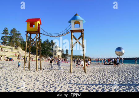 Kunstwerk auf dem Display auf die Veranstaltung 2015 Sculpture By the Sea. Cottesloe Beach, Perth. Western Australia. Stockfoto