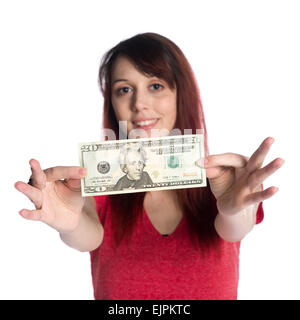 Glückliche junge Frau zeigt 20 US-Dollar-Schein Stockfoto