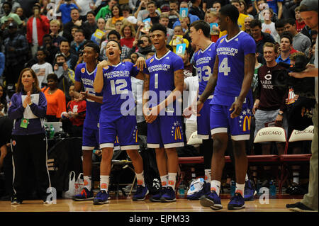 Chicago, IL, USA. 30. März 2015. McDonald's alle Amerikaner reagieren während der 2015 POWERADE Jam Fest im Gerald Ratner Athletik Center in Chicago, IL. Patrick Gorski/CSM/Alamy Live-Nachrichten Stockfoto