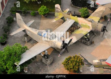 Erfassten Militärflugzeuge im Museum, Hanoi, Vietnam Stockfoto