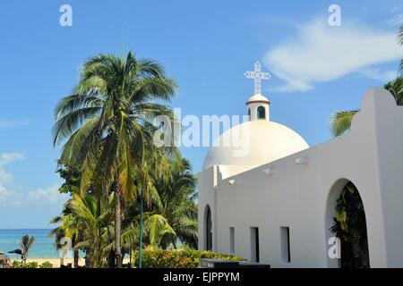 Weißen mexikanischen Kirche am Strand, Playa del Carmen, Mexiko Stockfoto