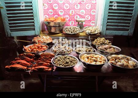 frische Meeresfrüchte Straßenstand in Ho-Chi-Minh-Stadt, Vietnam Stockfoto