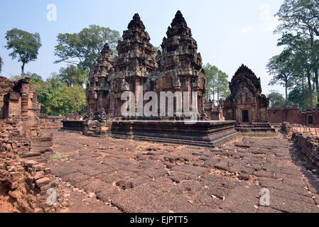 Die Ruinen des Tempels Banteay Srei in Angkor Wat, Siem Reap, Kambodscha. Stockfoto