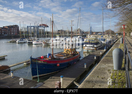 Boote vertäut am Yachthafen, Fluss Ribble, Preston Dock, Preston, Lancashire England, Februar Stockfoto