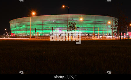 Breslau - 4. Oktober: Beleuchtung der Fassade Stadion in Breslau am 4. Oktober 2013 in Wroclaw, Polen. Stockfoto